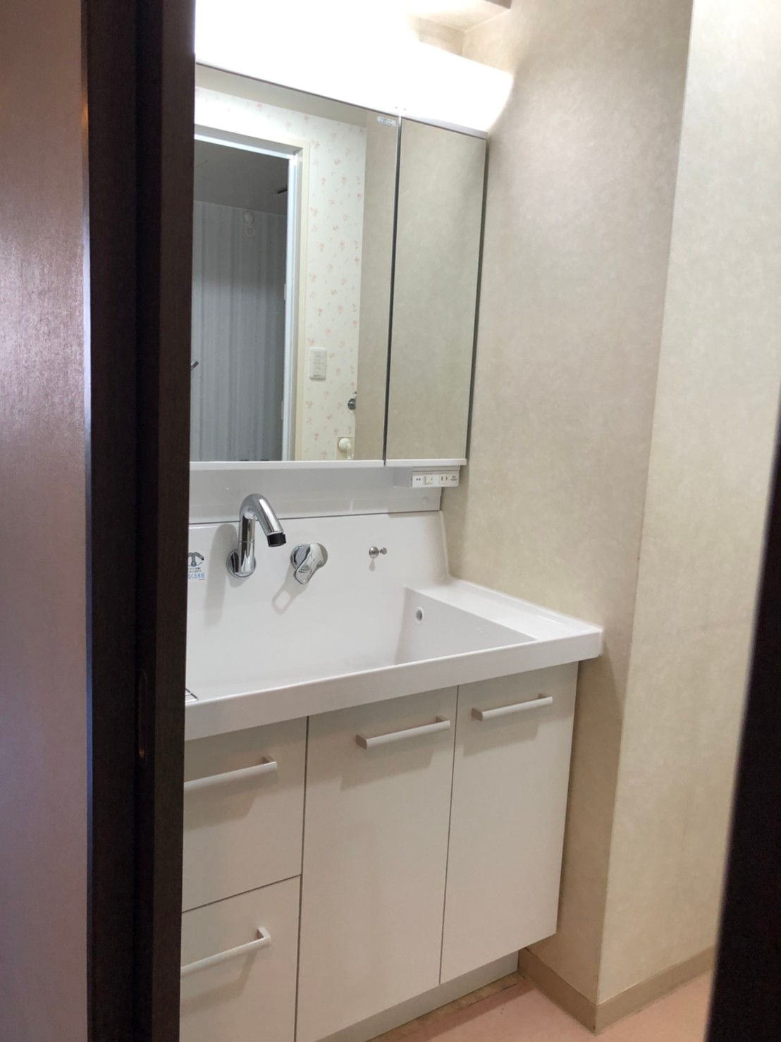 洗面台リフォーム Lixilピアラに取替工事を行いました 外壁塗装 屋根工事 リフォームのことならwall House Reformへ リクシル リフォームショップ